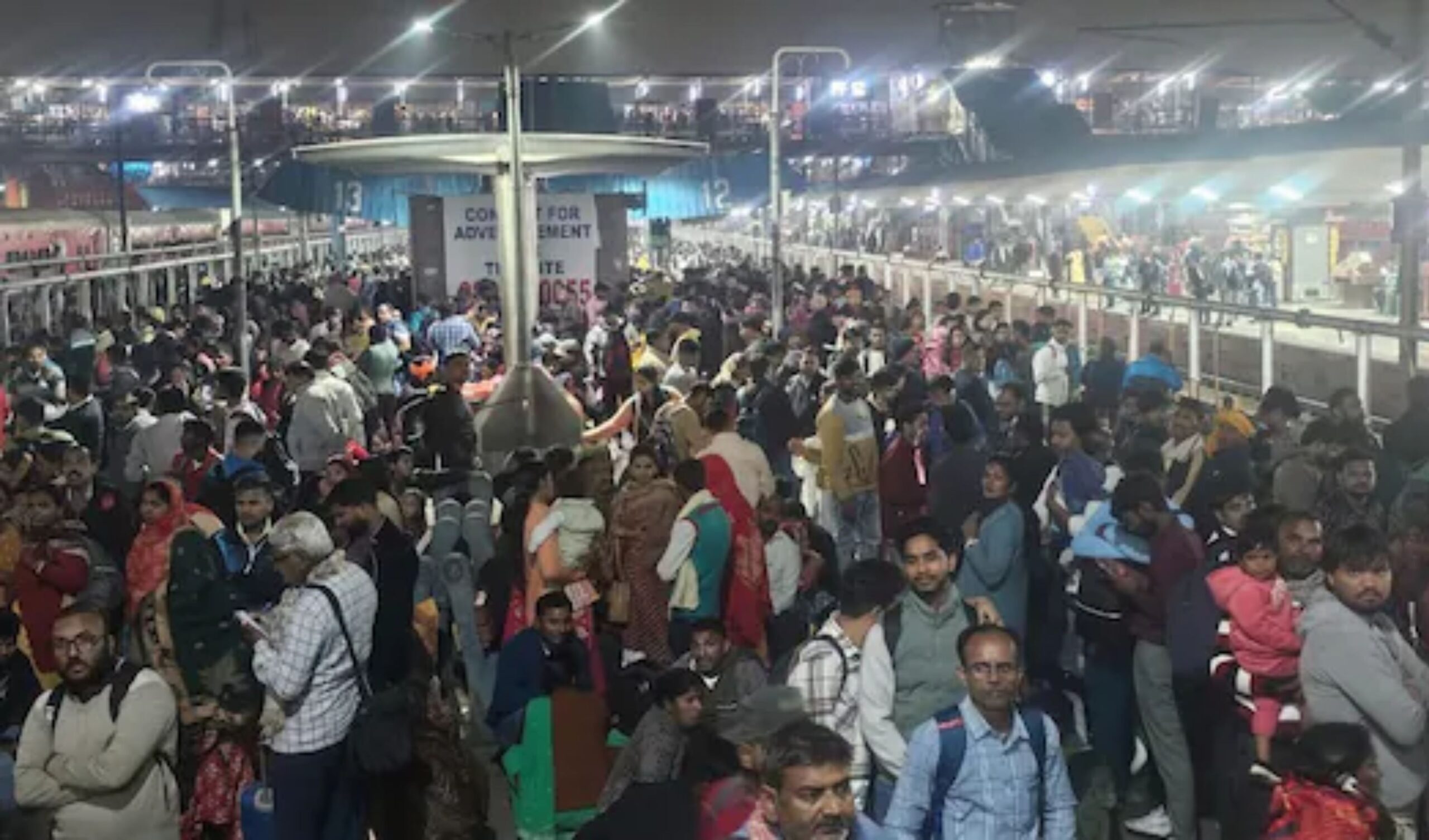 New Delhi Railway Station: After the stampede in New Delhi, huge crowd at Prayagraj Railway Station, stampede in new delhi, stampede at new delhi railway station, new delhi railway station stampede, delhi station stampede, maha kumbh mela, stampede at new delhi railway station, new delhi station, stampede at new delhi railway station, stampede at railway station in delhi