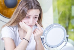 Mirror Checking: Be careful if you look at the mirror again and again! Could be a sign of a dangerous disease... Mirror, disease, professor sa azami, stress management, Health, LIFEstyle, stay cool, it is right to look at yourself in the mirror, look in the mirror again and again