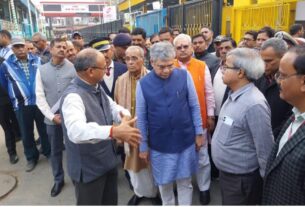 Uttar Pradesh: Ashwini Vaishnav reached Prayagraj at the conclusion of Mahakumbh, will inspect the stations, Ashwini Vaishnaw Prayagraj Visit, Railway Minister, Railway Staff