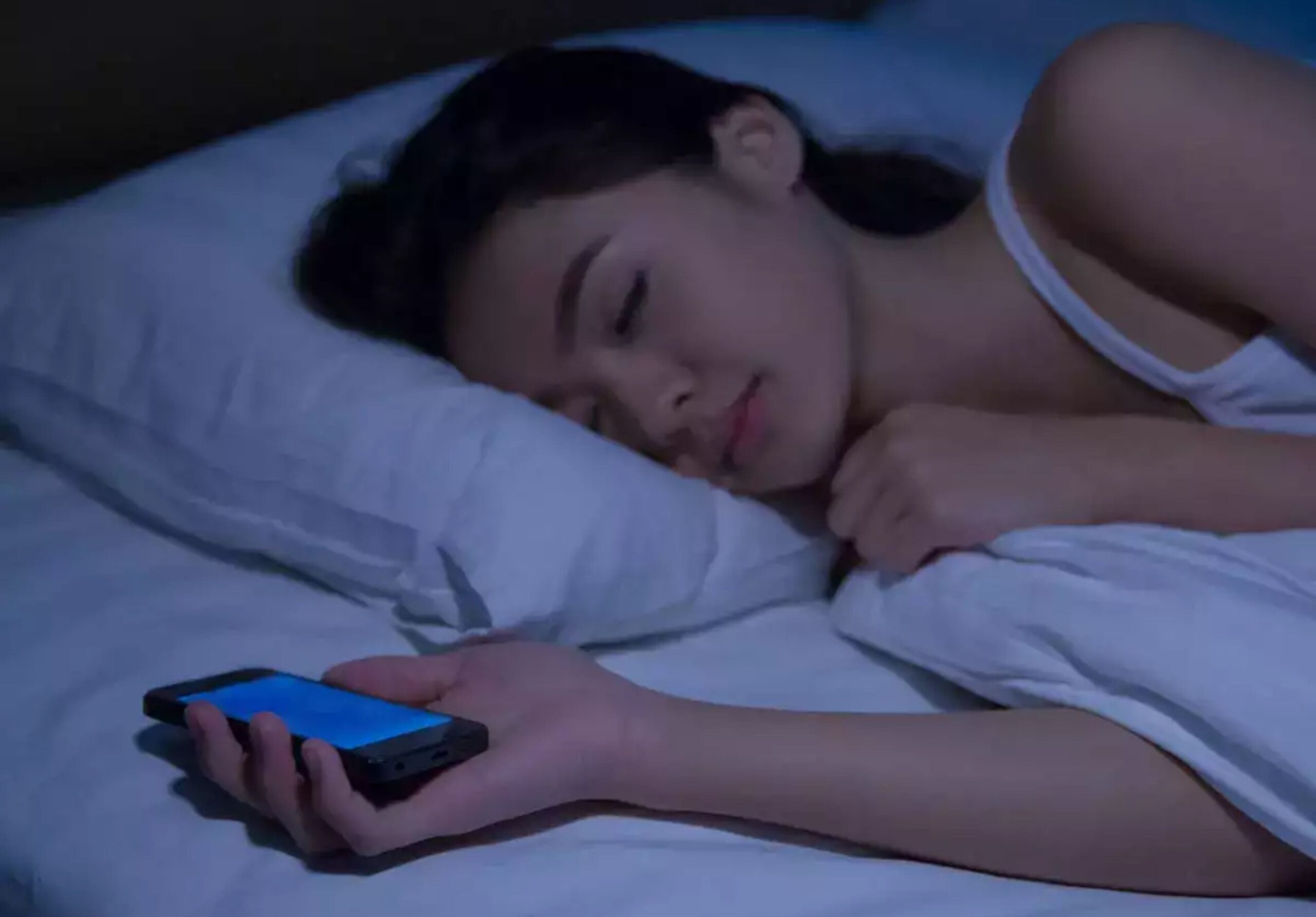 mobile-side-effects-mobile-phone-radiation-can-cause-major-harm-know-prevention-healthmobilepillow-does-putting-your-phone-under-pillow-phone-under-pillow-death-effects-of-sleeping-with-phone