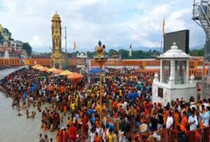 Mahashivratri: Devotees gathered at Daksh Prajapati Temple in Haridwar in Uttarakhand. Haridwar News, sawan somvar, UTTARAKHAND NEWS, Haridwar Daksh Prajapati Shiv Temple, Devotees Crowd in Haridwar Shiv Temple, Haridwar Devotees Jal Abhishek Shiv linga