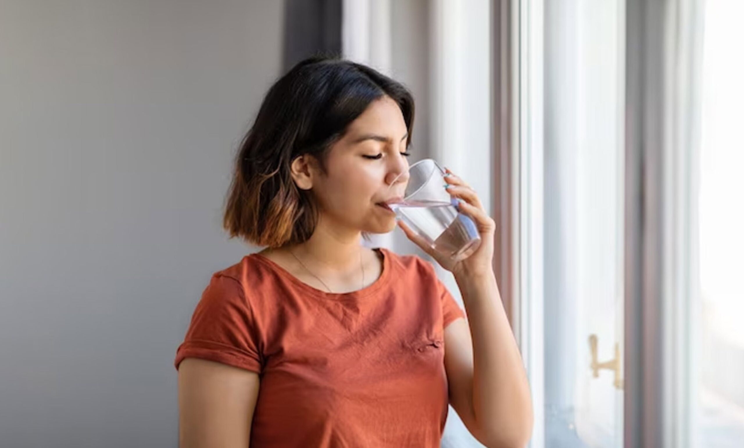 Health Tips: Do you also drink too much water? You too can get this serious disease... Health, Dehydration and sleep problems, Effects of dehydration on sleep, Hydration for better sleep, Drinking too much water before bed, Water intake and sleep quality, Sleep disruption from dehydration, How water affects sleep, Health, LIfestyle0,Disadvantages of drinking less water , Water deficiency and sleep, Right time to drink water, Harm from drinking too much water, Water and sleep quality, Dehydration and sleep problems, Right amount of water, Drinking water before sleeping