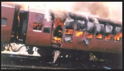 bandra terminus, fire, coach depot, maharashtra, fire brigade, railway accident, railway safety, mumbai, train service, technical fault