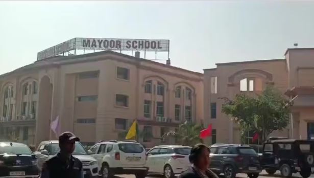 noida schools bomb threat, noida mayoor school bomb threat, noida schools, greater noida school bomb threat"
