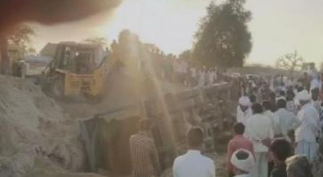 Gujarat News, Gujarat News in hindi, Gujarat News today in hindi,Gujarat Banaskantha Accident , Gujarat Banaskantha Accident news, Gujarat Banaskantha Accident news in hindi,Gujarat Banaskantha Accident today news in hindi, Banaskantha Accident , Banaskantha Accident news,Banaskantha Accident news in hindi, Banaskantha Accident latest news in hindi, Gujarat latest news in hindi, Gujarat today news in hindi, latest news in hindi,