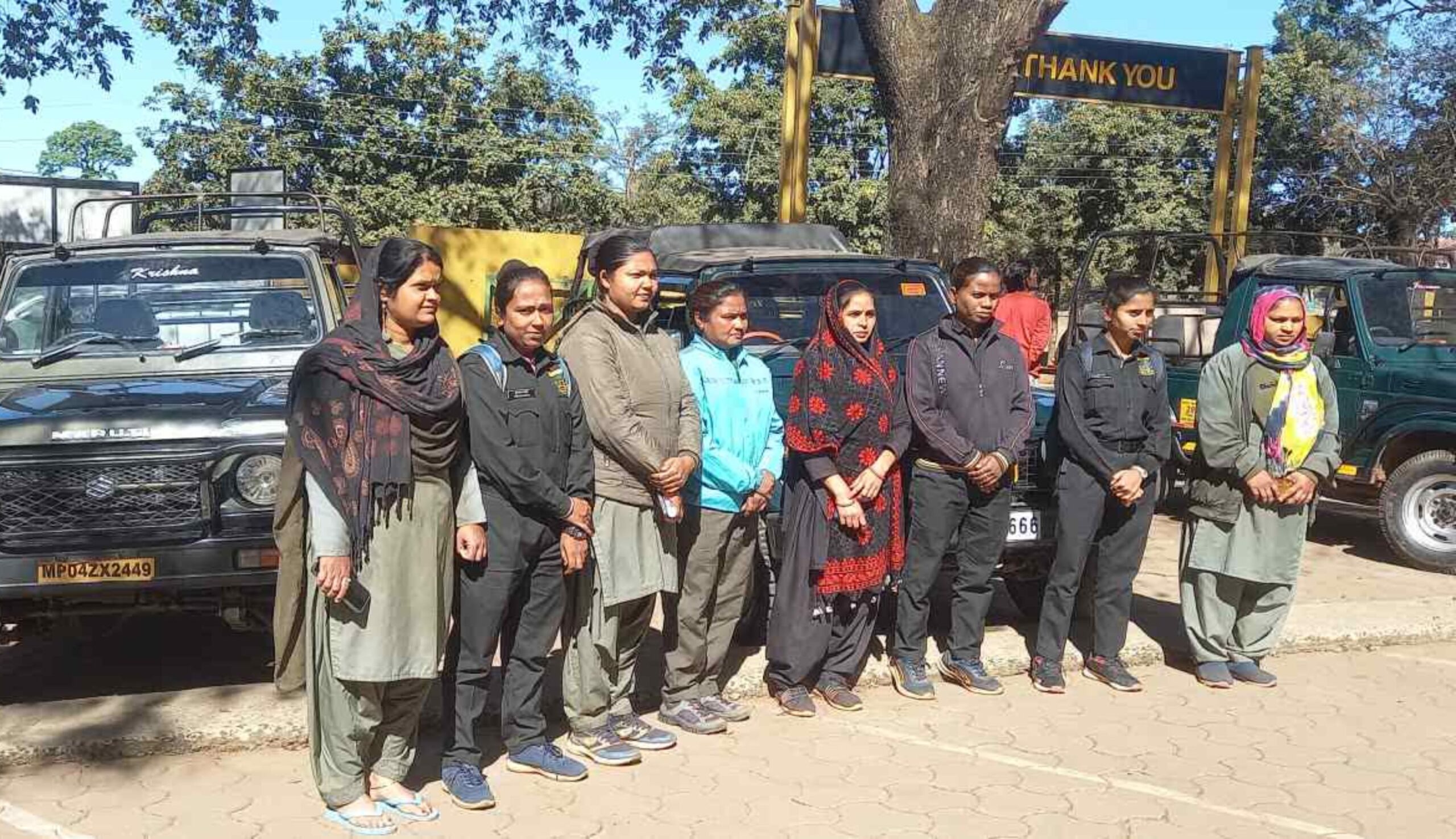 Women's Day: Satpura Tiger Reserve shows the way to women empowerment in tourism sector, women guiding tourists, tiger reserve jungle safari, women guiding tourists in satpura, narmadapuram news, satpura tiger reserve, narmadapuram women guiding tourists satpura tiger reserve