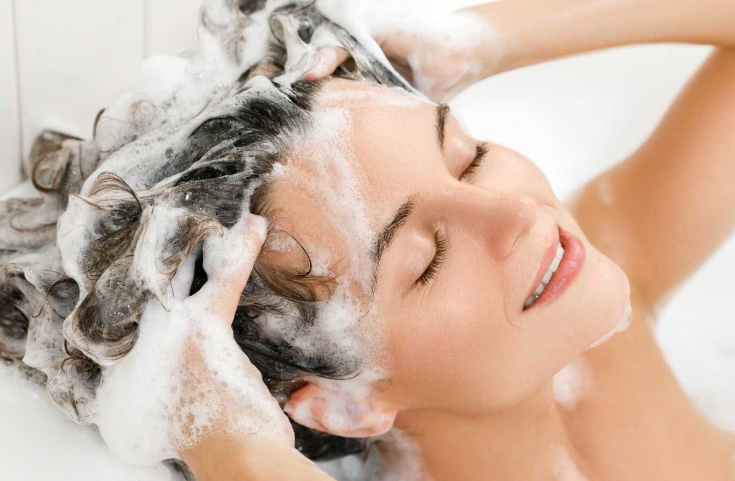 Hair Care Routine: What are the rules for washing hair, know the correct way to apply shampoo and oil.... What is the right way to apply shampoo to hair, how to apply shampoo to hair, how to apply shampoo to hair, is it necessary to apply oil before hair wash, is it necessary to apply oil to hair before shampooing, Why is oiling important before hair wash, Health News, Lifestyle News, Best Hair Wash Tips, How to Wash Hair