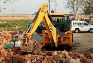 Haridwar: The administration demolished the illegal mazaar built on the land of the irrigation department with a bulldozer, Haridwar Mazar, Haridwar Mazar Demolition, Mazar Demolished, Madarsa News, Madrasa News, Uttarakhand News, Bulldozer News, UP News