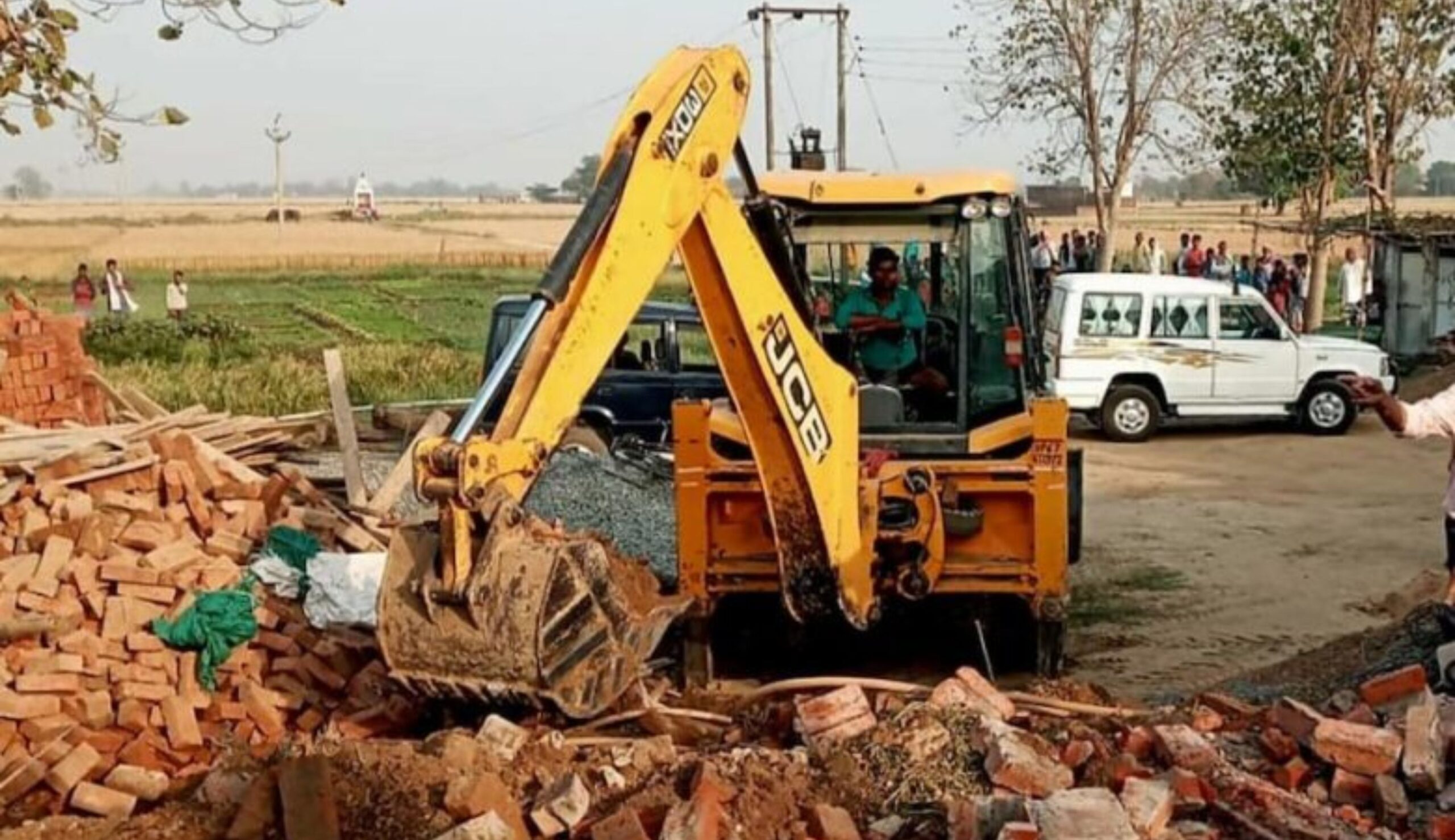 Haridwar: The administration demolished the illegal mazaar built on the land of the irrigation department with a bulldozer, Haridwar Mazar, Haridwar Mazar Demolition, Mazar Demolished, Madarsa News, Madrasa News, Uttarakhand News, Bulldozer News, UP News