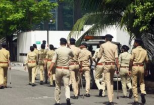 Bihar News: Police team attacked in Bhagalpur, 5 policemen injured, Bhagalpur Police attack, Bhagalpur Police attack by mob, Bhagalpur Police pitai, Bihar News, Bhagalpur News Today, Bihar News, Attack on Bhagalpur Police, Attack on Bihar Police, Bihar Police Beating Video, Bihar,