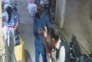 Crime News: Big robbery in Chandni Chowk! The miscreant escaped after robbing 80 lakh rupees from the businessman at gunpoint, delhi, delhi business man loot 80 lakh, 80 lakh business man, delhi business man loot video, Delhi, businessman looted, looted at gunpoint