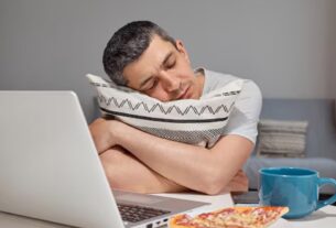 Afternoon Sleep: Do you also feel sleepy in the afternoon? Know the reason and ways to overcome it, sleepy at work, tips to prevent sleepiness at work, sleepy during the day, preventing sleepiness, preventing sleepiness during the day, sleepy, sleepy during the day, Health, LIfestyle