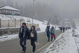 Weather News: Snowfall in many places in Jammu and Kashmir, chill increased due to rain in some areas of the valley, srinagarweatherforecast,srinagar-common-man-issues,Jammu Kashmir, Jammu Kashmir news, Jammu Kashmir Weather, Jammu Kashmir Weather news, Weather, Weather news, valley, heavy rain, School, college, Kashmir weather, snowfall, rain, disruption, life, advisory, warning, travel, advisories,Jammu and Kashmir news