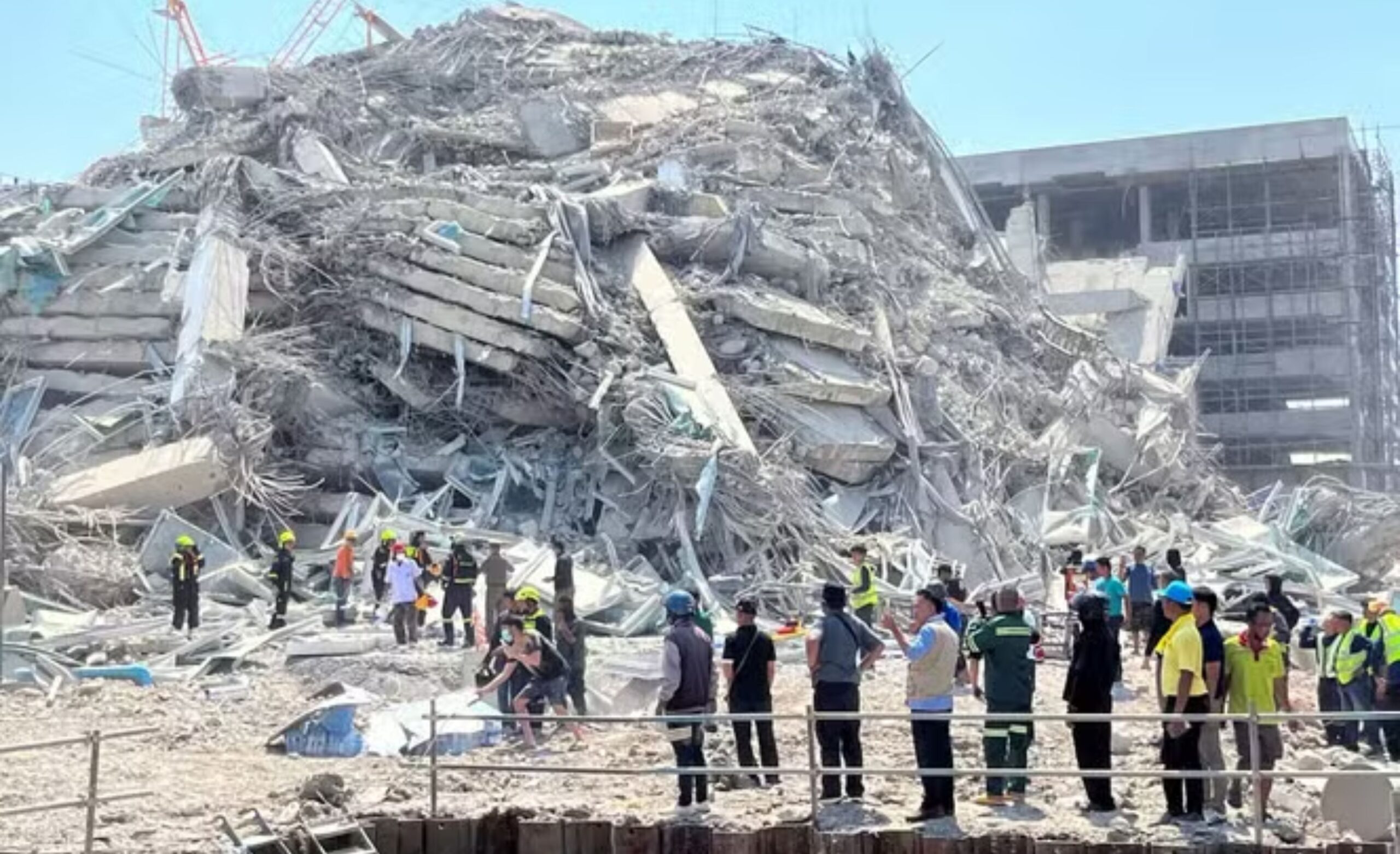 Earthquake: Under-construction building collapsed due to earthquake in Bangkok, chaos all around, Bangkok,EARTHQUAKE,Myanmar,Thailand,buildings collapse, Bangkok Earthquake, Myanmar Earthquake, Earthquake Alert, Natural Disaster, Seismic activity, Emergency, Earthquake Impact