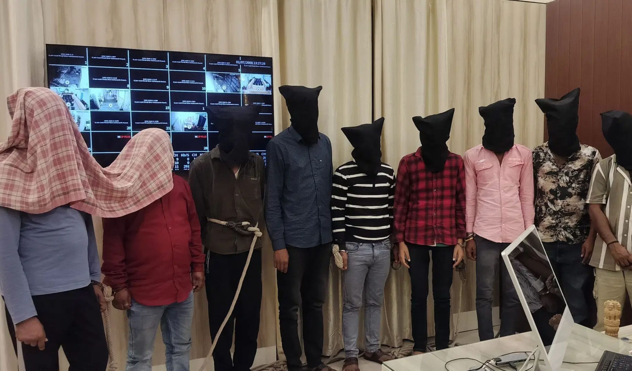 Bihar News: Bihar police arrested 10 people in Tanishq showroom robbery case, 432 grams of gold also recovered, Ten robber arrested tanishq robbery case, bihar police, tanishq robbery case, bhojpur bihar, bihar news, Bihar News in Hindi, Latest Bihar News in Hindi, Bihar Hindi Samachar