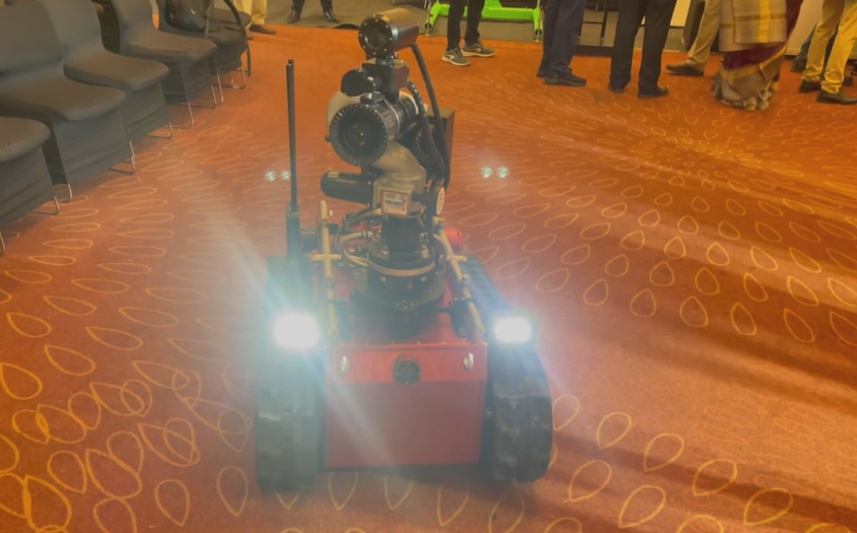Telangana: Hyderabad gets a new firefighter, a special robot works well even in the face of a fierce fire, Hyderabad, firefighting robot, Shark Robotics, Telangana Fire Services, thermal imaging, remote operation, firefighting technology, robotic firefighter, high-risk emergencies, structural collapse, explosion-prone areas, water monitor, foam discharge, thermal camera, remote navigation, evacuation support, hot-swappable battery, emergency response, firefighting innovation, India firefighting tech, Shree Lalitha, fire rescue robot, smart firefighting, firefighting equipment, modern firefighting solutions