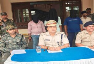 Crime News: Fake liquor busted in Ramgarh, 3 smugglers arrested with 360 bottles of illicit liquor, Illegal liquor smuggling in Ramgarh, Ramgarh police action, three smugglers arrested in Ramgarh, illegal liquor smuggling in Ramgarh, illegal liquor smuggling, illegal liquor recovered from two vehicles during vehicle checking on NH 33 in Ramgarh