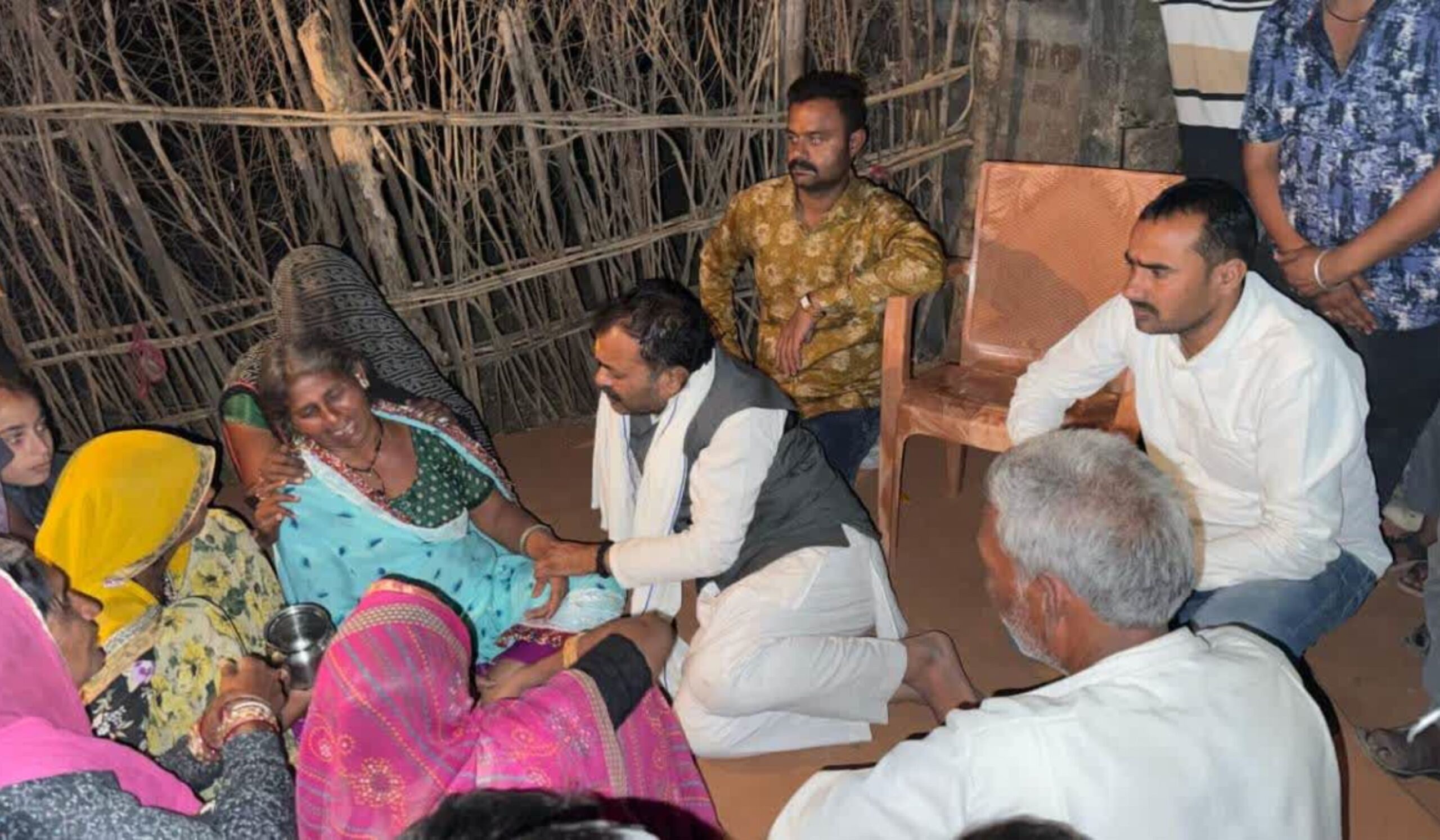 Deesa firecracker blast: Bodies of victims brought to Dewas in MP, families in mourning, madhya pradesh news, gujarat firecracker godown blast, gujarat explosion, mortal remain of labourers reach dewas, women cried, mp labourers, dewas news today, gujarat factory explosion