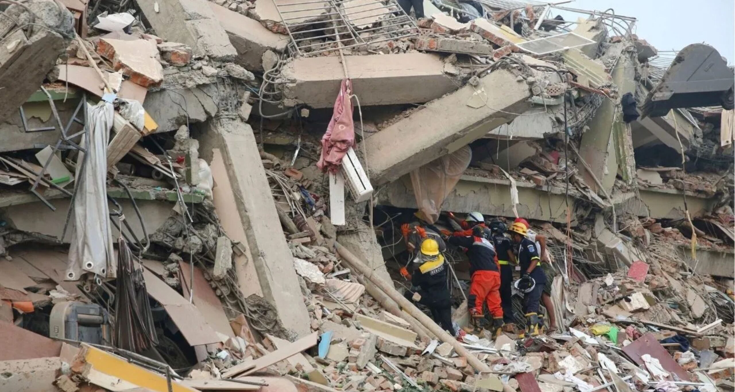Earthquake: Devastation due to earthquake is visible everywhere, rescue teams led by India's NDRF are busy removing debris, myanmar, thailand, myanmar earthquake, thailand earthquake, earthquake, number of people died in myanmar earthquake, people died in earthquake, how to survive in rubbles, how to survive an earthquake