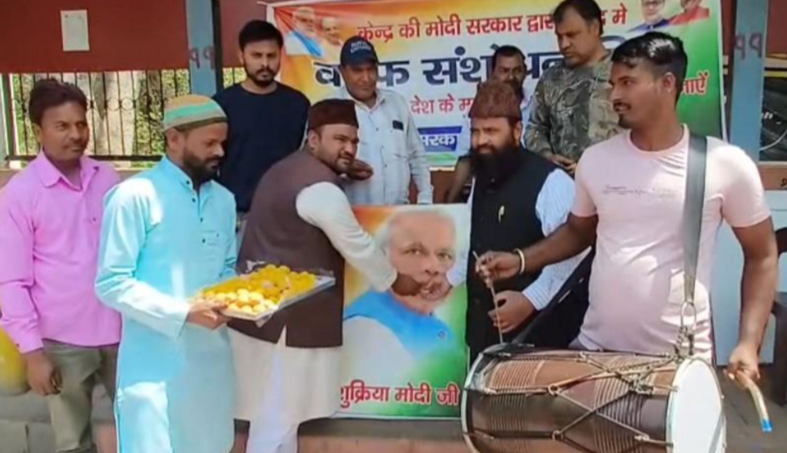 Waqf Bill: Muslim community celebrated in Aligarh after the passing of Waqf Bill 2025, UP News, Aligarh News, Waqf Bill 2025, Waqf Amendment Bill, RSS, Muslim, UP News, Aligarh News, Waqf Bill 2025, Waqf Amendment Bill, RSS, Muslim