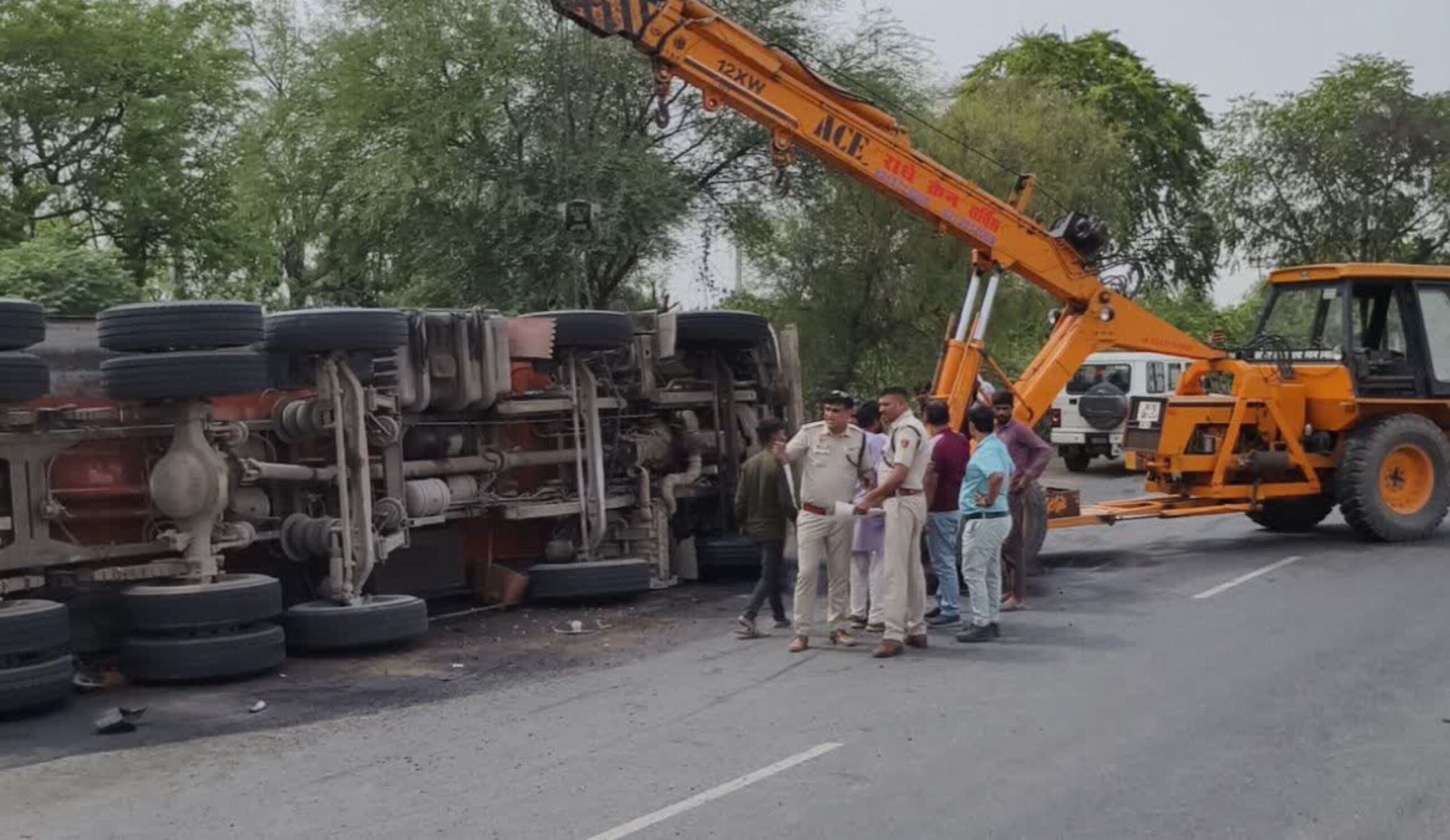 Haryana News: Oil tanker overturned on Delhi-Hisar highway, bike riding couple died, hisar-general,Hisar Road Accident News, Haryana accident news, Hisar road accident, Tanker overturns on bike, Two killed in Hisar accident, Haryana tanker accident, Hisar tanker tragedy, Road accident in India, Latest accident news,Haryana news- #accident, #accidentnews, #latest, #LatestNews, #haryana, #hisar, #highway