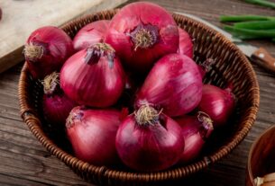 health-tips-found-a-way-to-avoid-heat-eat-this-vegetable-daily-and-see-its-benefits-onion-benefits-benefits-of-onion-onion-benefits-for-skin-onion-benefits-in-hindi-benefits-of-raw-onion-life, #onion, #summer, #heatstroke, #heatwave, #lifestyle, #healthtips, #health, #weather, #Temperature