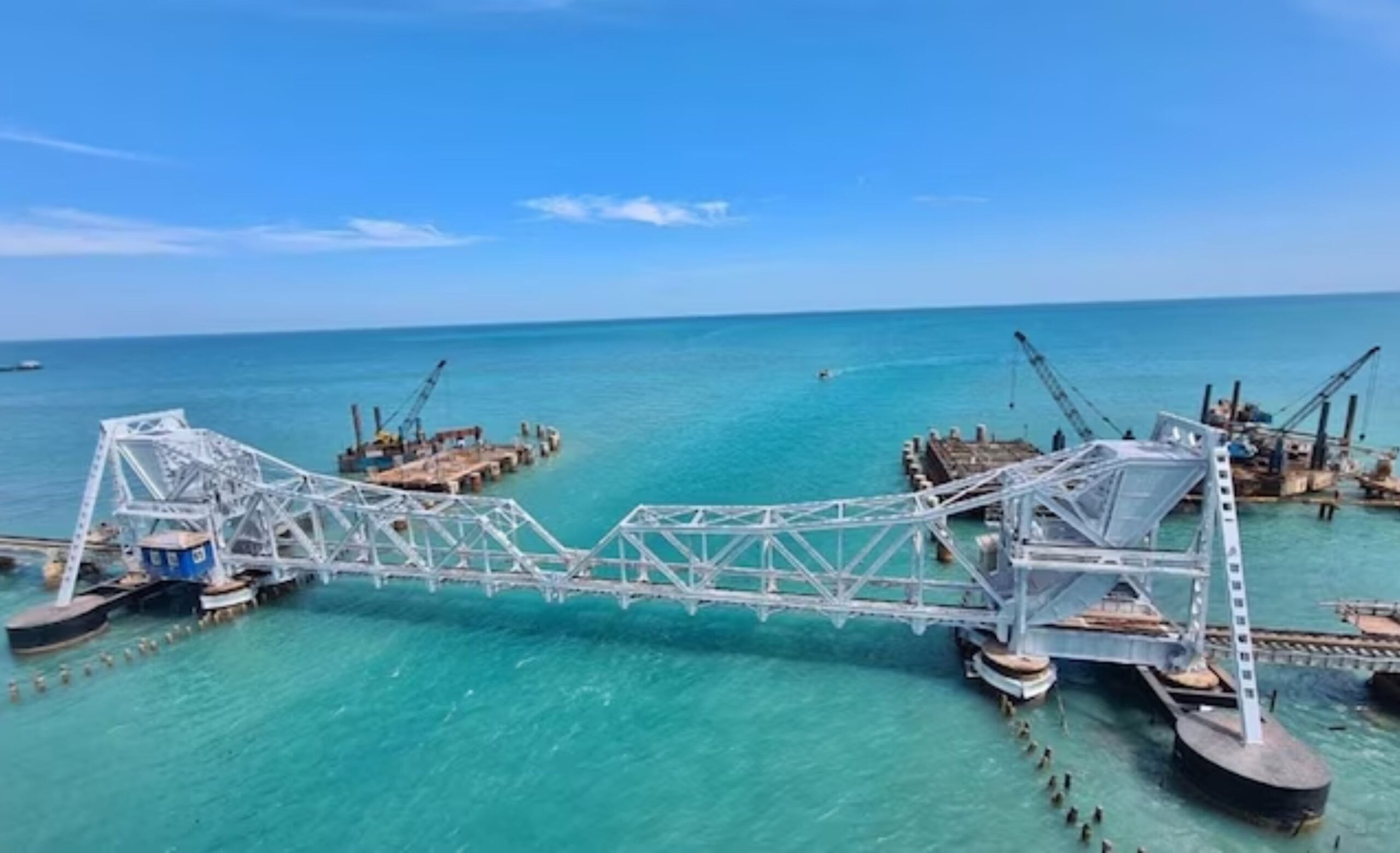 Tamil Nadu: India's first vertical lift sea bridge is ready, PM Modi will inaugurate the Pamban bridge tomorrow,