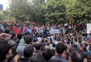 Uttarakhand: Chaos after sexual assault of a minor in Nainital, protesters vandalize, Nainital news, ruckus, molestation minor girl, muslim youth, misdeed, minor girl misdeed, Dehradun News in Hindi, Latest Dehradun News in Hindi, Dehradun Hindi Samachar, communal tension in Nainital- #nainital, #LatestNews, #rucksack, #uttarakhand, #dehradun, #police, #Crime