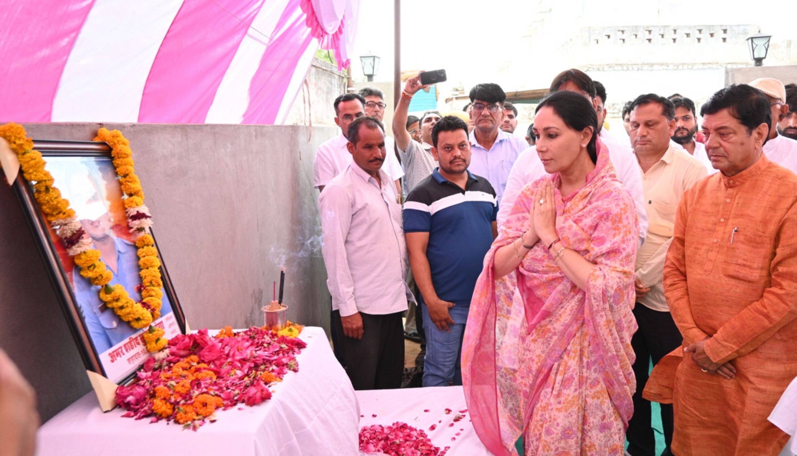 Rajasthan: Rajasthan Deputy CM Diya Kumari paid tribute to martyred soldier Surendra Kumar in Jhunjhunu, operation sindoor, rajasthan deputy cm diya kumari, diya kumari news, diya kumari news, operation sindoor, operation sindoor rajasthan, Rajasthan's deputy CM diya kumari- #OperationSindoor, #LatestNews, #rajasthan, #DiyaKumari, #indiapakistan, #IndiaPakistanWar, #Jawans