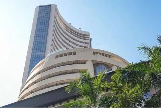 Share Market: Stock market closed with a decline for the second consecutive day, rolled down by IT stocks and weak global trends, share market live updates 25 april, nse, bse, sensex, nifty, top gainers losers