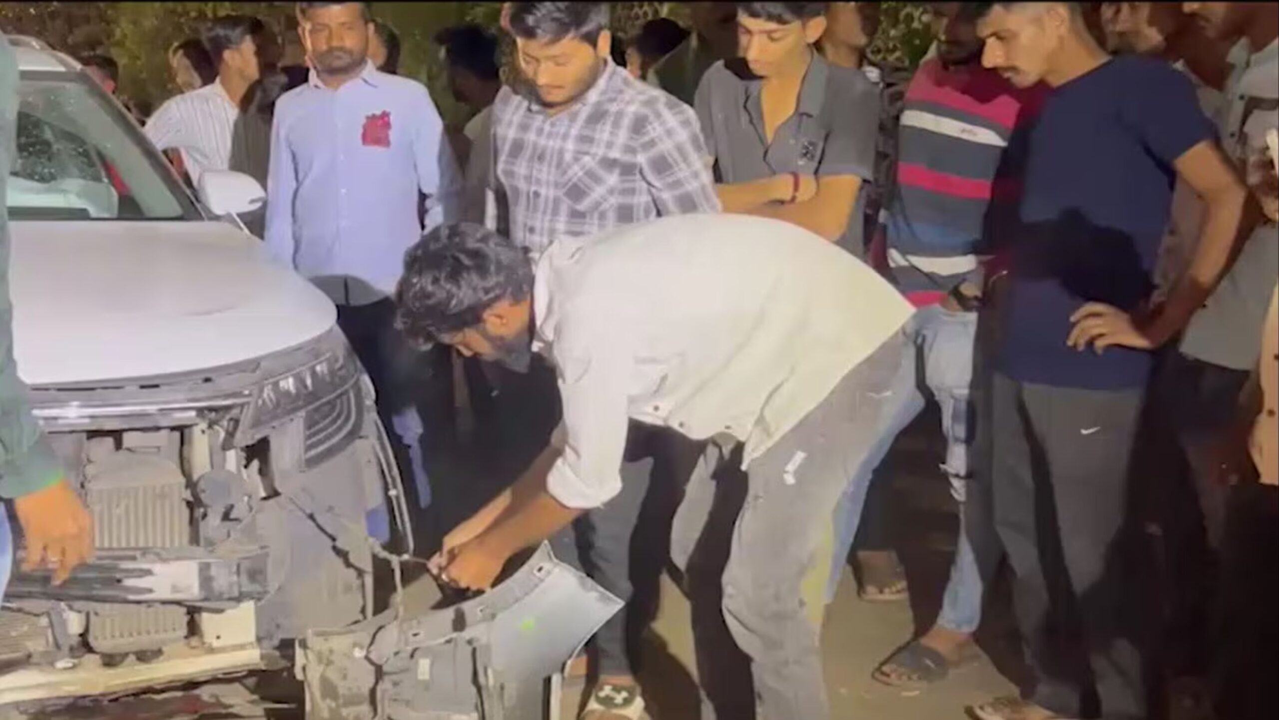 Accident News: 4 people died, two seriously injured in a car accident near Rajkot, Rajkot road accident, Rajkot road accident news, high speed car crushed 4 people, Gujarat, road accident in Gujarat- #rajkot #gujrat #CrimeNews #police #accident