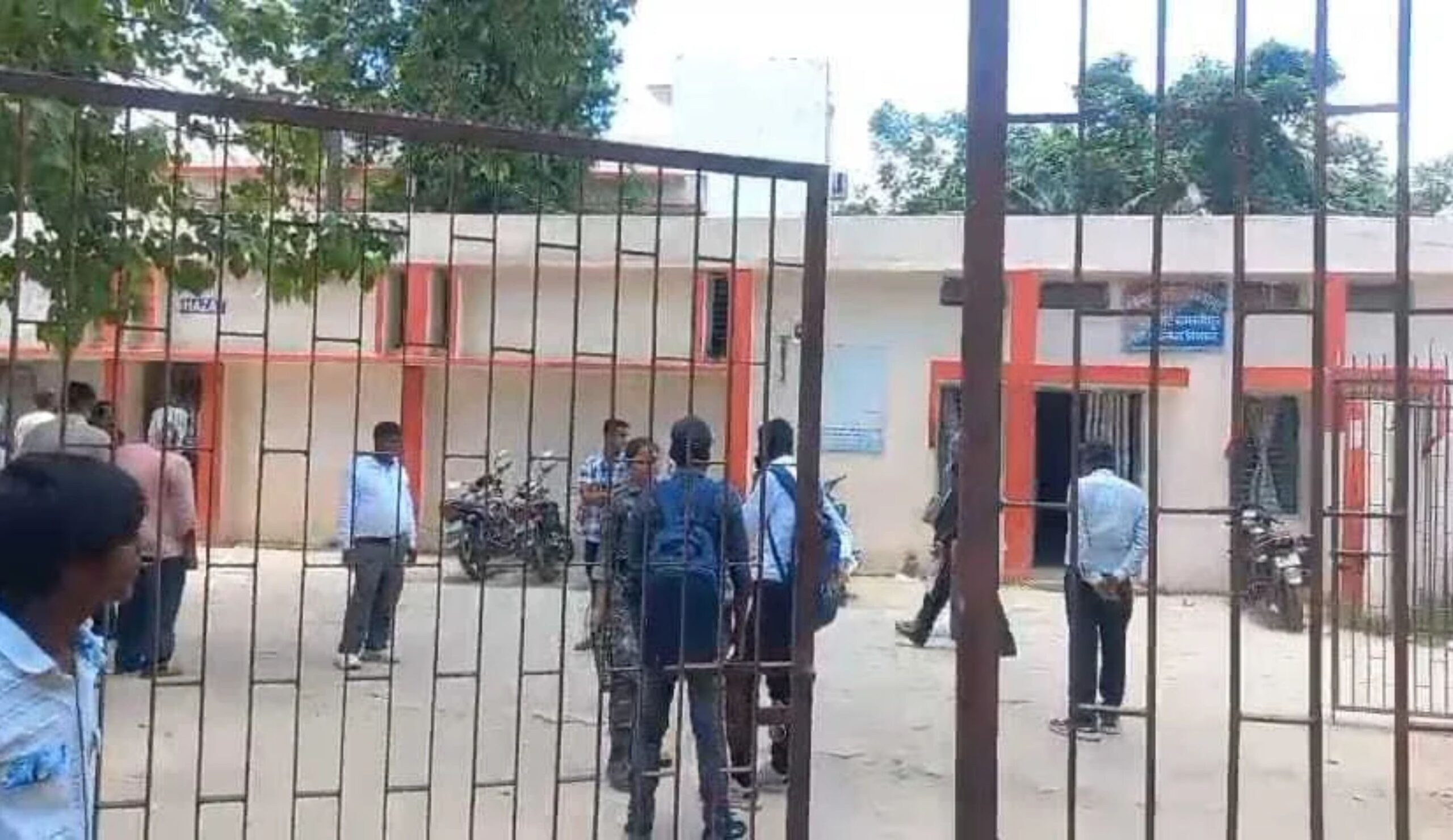 Bihar News: 4 prisoners escaped from Samastipur court premises, notorious criminals also included among the escaped prisoners, samastipur-crime,Samastipur news,Samastipur court escape,prisoner escape,Anil Jewellers loot case,Samastipur police alert,crime news Samastipur,court security lapse,jail break Samastipur,arrest warrant,fugitive manhunt,Bihar news- #Bihar, #BiharNews, #LatestNews, #SamastipurNews, #samastipurcourt, #Crime, #police
