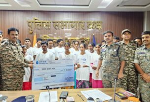 Chhattisgarh: 16 Naxalites surrendered in Sukma district, Keralapenda village became Maoist free, raipur-general,Chhattisgarh Naxal surrender,Sukma Naxalism,Naxal surrender policy,Niyad Nella Nar scheme,Anti-Naxal operation Chhattisgarh,Sukma Naxal attack,Chhattisgarh police success,Naxalites with bounty,Surrender in Sukma,Chhattisgarh Maoist surrender,Chattishgarh news