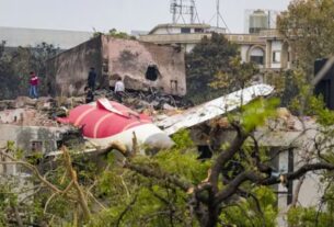 Ahmedabad News: Transgender community mourns, pays tribute to victims of Air India crash in Ahmedabad, Air India, Air India plane crash, Ahmedabad plane crash, Tata Group, interim compensation, financial support, Tata Sons, Boeing 787, victim compensation- #AirIndia, #airplane, #airport, #LatestNews, #ahmedabad, #TataGroup, #victims, #planecrash