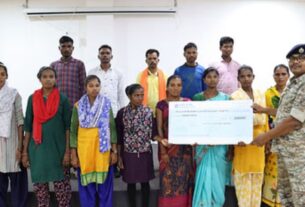 Chhattisgarh: 13 Naxalites surrendered in Bijapur district of Chhattisgarh, Naxalites surrendered, 13 naxalites surrendered, rewarded naxalite, naxalites in bijapur, naxal eradication, Chhattisgarh News in Hindi, Latest Chhattisgarh News in Hindi, Chhattisgarh Hindi Samachar, Naxalites surrendered, 13 naxalites surrendered, rewarded naxalite, Naxalites in Bijapur, Naxal eradication- #Naxalbari, #Naxalite, #chhattisgarh, #police, #LatestNews, #Crime