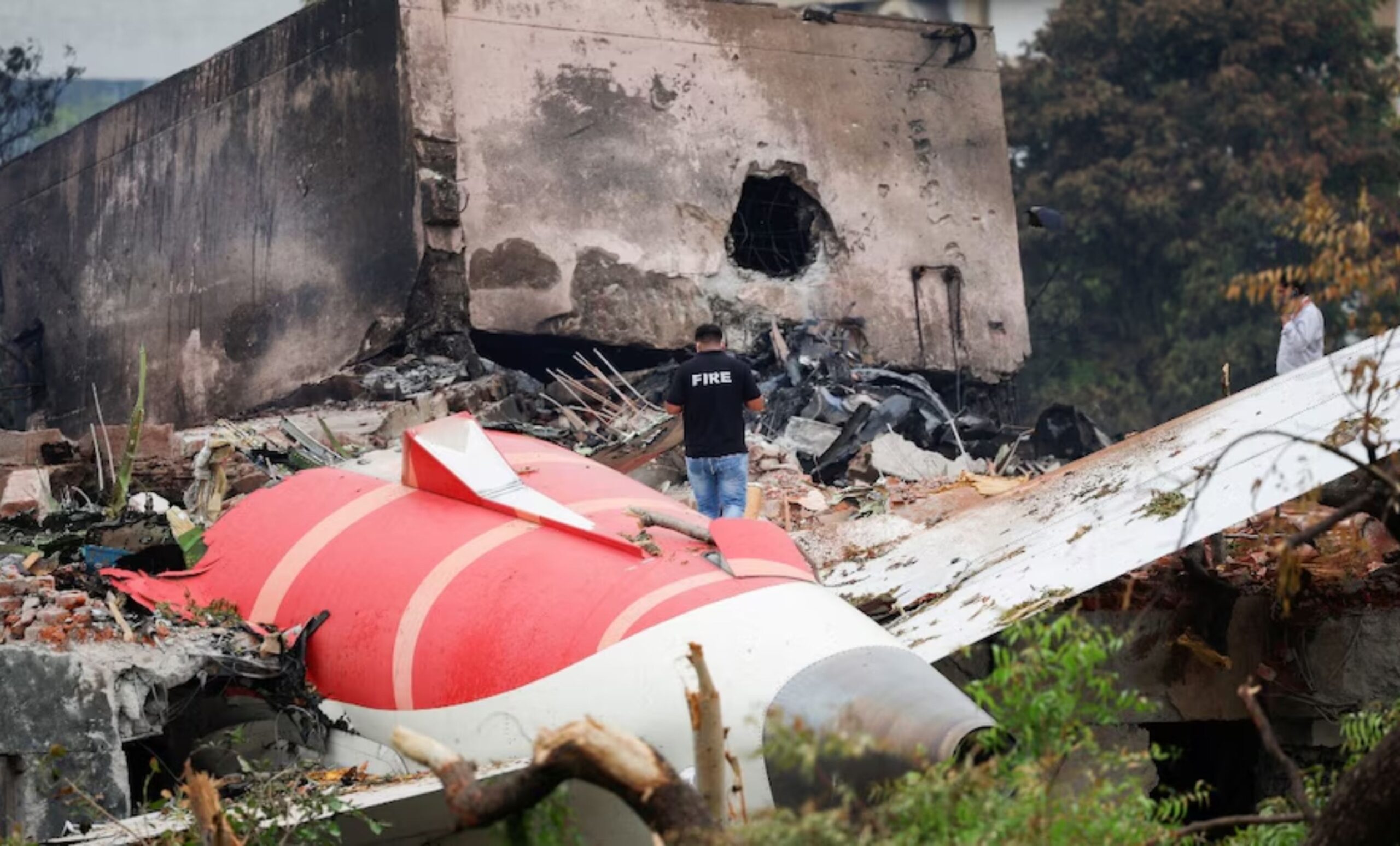 Ahmedabad Plane Crash: There is mourning in hundreds of homes, people are unable to forget the memories of their loved ones, Air India Plane Crash, 265 killed in Air India plane crash, Ahmedabad Plane crash, Ahmedabad Plane Crash Update, Ahmedabad plane accident- #AirIndia, #airindianews, #planecrash, #ahmedabad, #accident, #gujarat