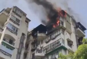 delhi-news-huge-fire-in-dwarka-flat-two-children-along-with-their-father-died-after-jumping-from-the-9th-floor-delhi-fire-delhi-shabd-apartment-fire-dwarka-fire-news-delhi-dwarka-fire-chaos-in- #DelhiFire, #DelhiNews, #LatestNews, #dwarka, #FireNews