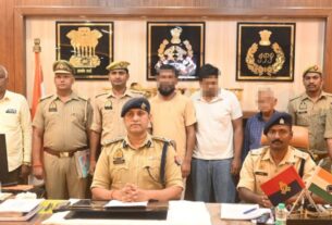 Uttar Pradesh: Pakistanis were secretly living in Kushinagar, police arrested them with fake identity cards, Kushinagar, kushinagar news, kushinagar hindi news, kushinagar crime news, crime nes, kushinagar update, update news of kushinagar, pakistani arrested, pakistani arrested in kushinagar, Kushinagar News in Hindi, Latest Kushinagar News in Hindi, Kushinagar Hindi Samachar