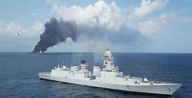 "Explosion reported on singapore-flagged ship, singapore-flagged ship, kerala coast, indian navy, India News in Hindi, Latest India News Updates