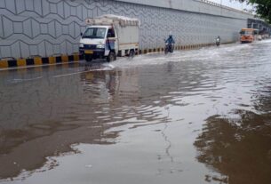 uttar-pradesh-waterlogging-on-roads-due-to-rain-in-ghaziabad-weather-update-uttar-pradesh-waterlogging-on-roads-due-to-rain-in-ghaziabad-weather-uttar-pradesh-delhi-ncr-ghaziabad-mausam-mansoon-rain