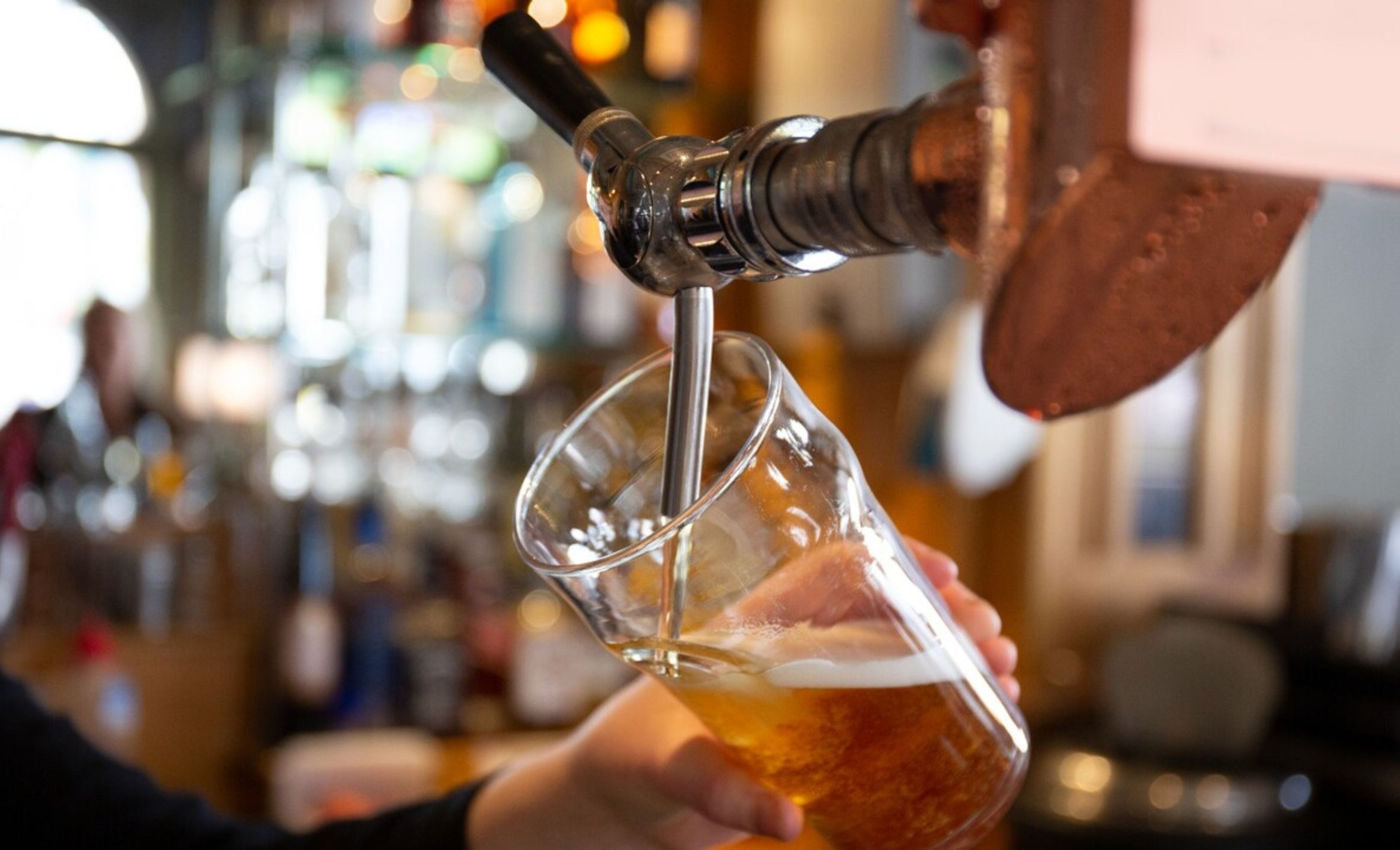 Maharashtra: More than 19 thousand hotel-bars closed in protest against tax hike, Maharashtra News, Maharashtra Hindi News, Liquor expensive in Mumbai, Liquor became expensive in Maharashtra, Maharashtra Latest News, Mumbai Police, Bars and Restaurants closed, Bars and Restaurants closed in Mumbai, #maharashtra, #MaharashtraNews, #LatestNews, #HindiNews, #liquorstore, #mumbai, #bars