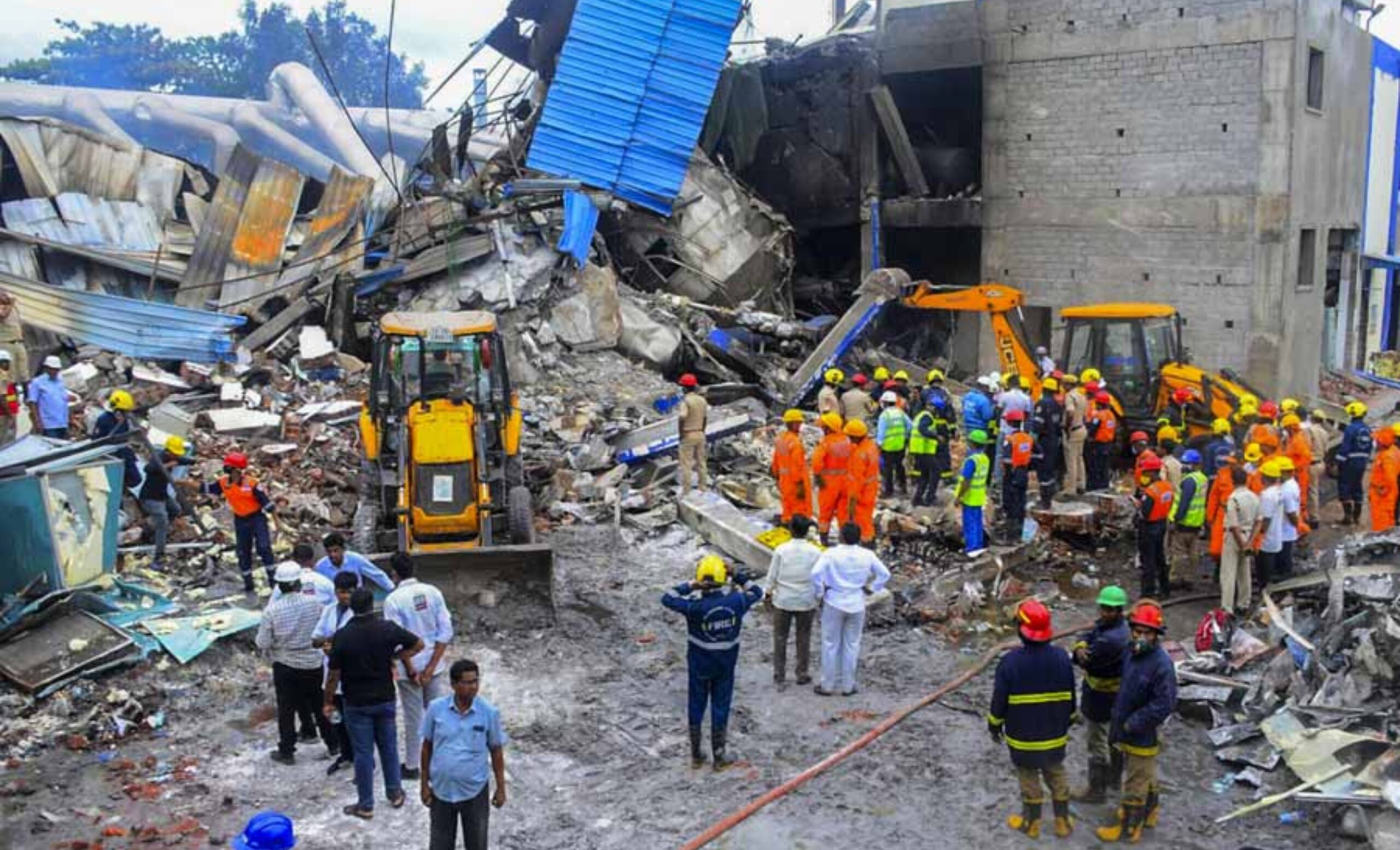 Telangana: Major accident in Telangana! Explosion in medicine factory, 35 people dead so far, telangana chemical factory blast, telangana factory blast, telangana factory blast news, telangana factory news, telangana factory fire, telangana chemical factory blast news, Telangana, sangareddy news, sangareddy blast news, sangareddy chemical factory blast- #Telangana, #LatestNews, #ChemicalFactory, #factory, #BLAST