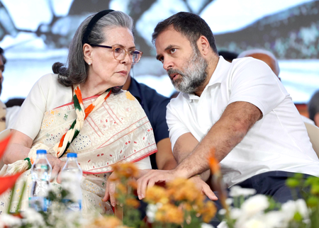 Sonia Gandhi Congress meeting, Monsoon session 2025, Congress strategy parliament, Operation Sindoor debate, opposition plans monsoon session, Rahul Gandhi Lok Sabha, Kharge Sonia meeting, Congress vs BJP parliament