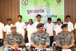 Chhattisgarh: 9 Naxalites including 6 with 24 lakh bounty surrendered in Bijapur