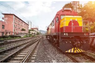 Uttar Pradesh: Banaras Locomotive Works created history, after making 2500 electric engines, now it will work on Amrit Bharat Express engines