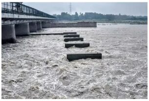 Delhi News: Flood threat in Delhi! Water level of Yamuna river rises, situation close to danger mark