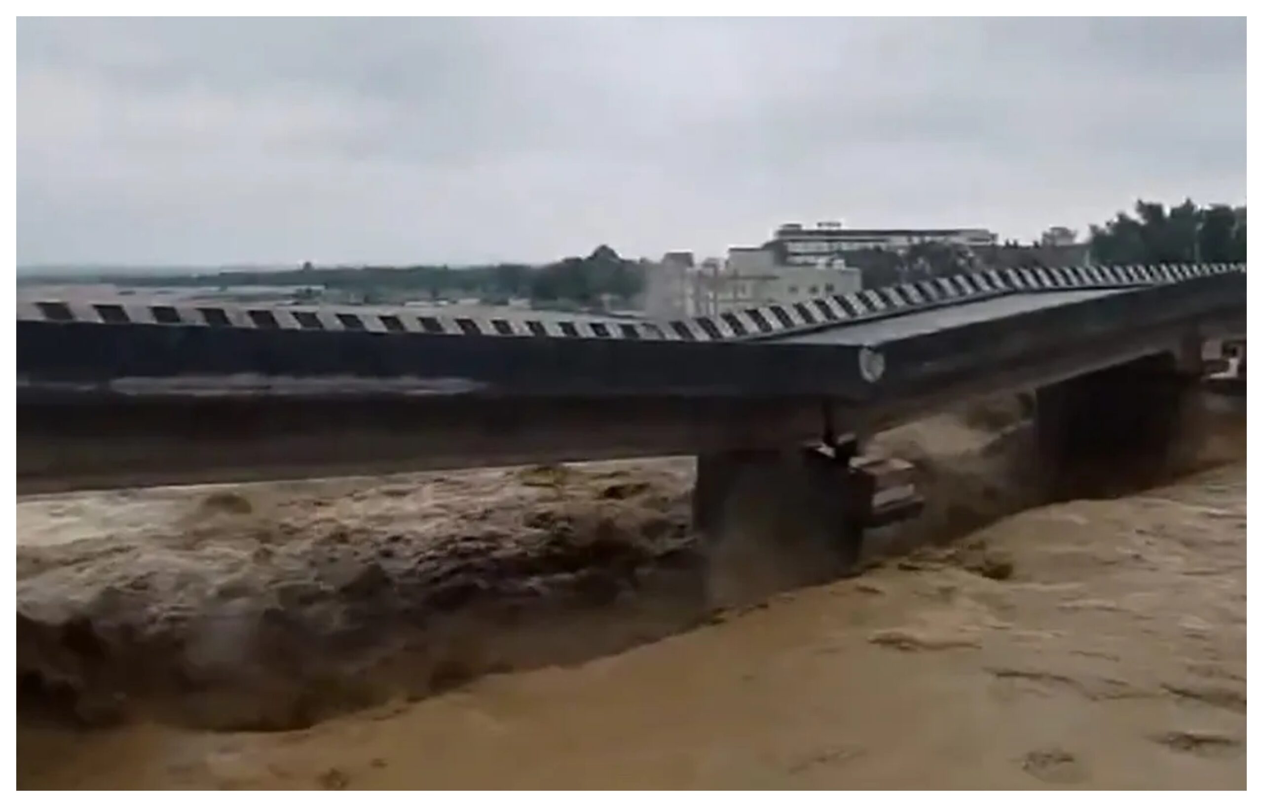 Jammu Kashmir: Heavy rain in many parts of Jammu and Kashmir, bridge on Jammu-Pathankot highway damaged