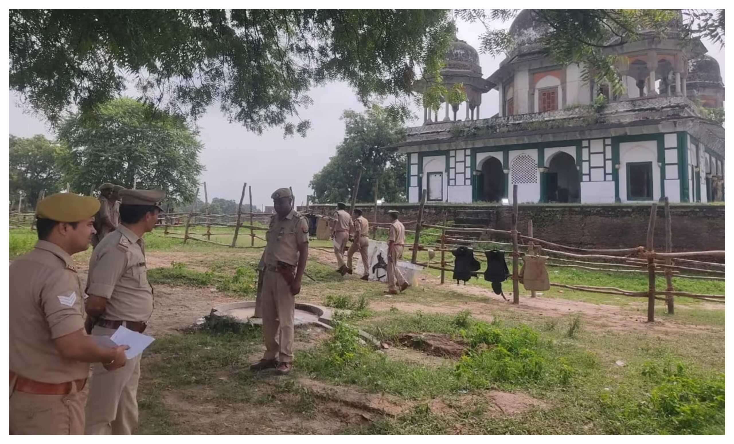 Uttar Pradesh: All roads within a radius of one kilometer of the tomb in Fatehpur closed, security tightened