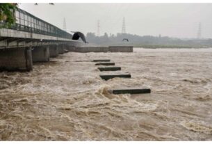 Delhi Flood: Flood threat in Delhi: Yamuna water level above danger mark