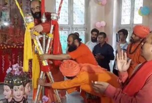 Jammu Kashmir: Lord Shiva's holy 'Chhadi Mubarak' Yatra begins, sadhus leave for Amarnath cave from Shri Amareshwar temple